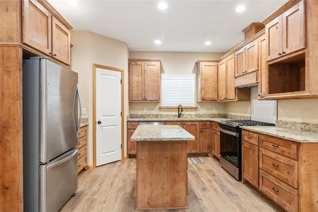 700 High Road Coleman, TX 76834 - Photo 7 of 24 Includes stainless steel appliances