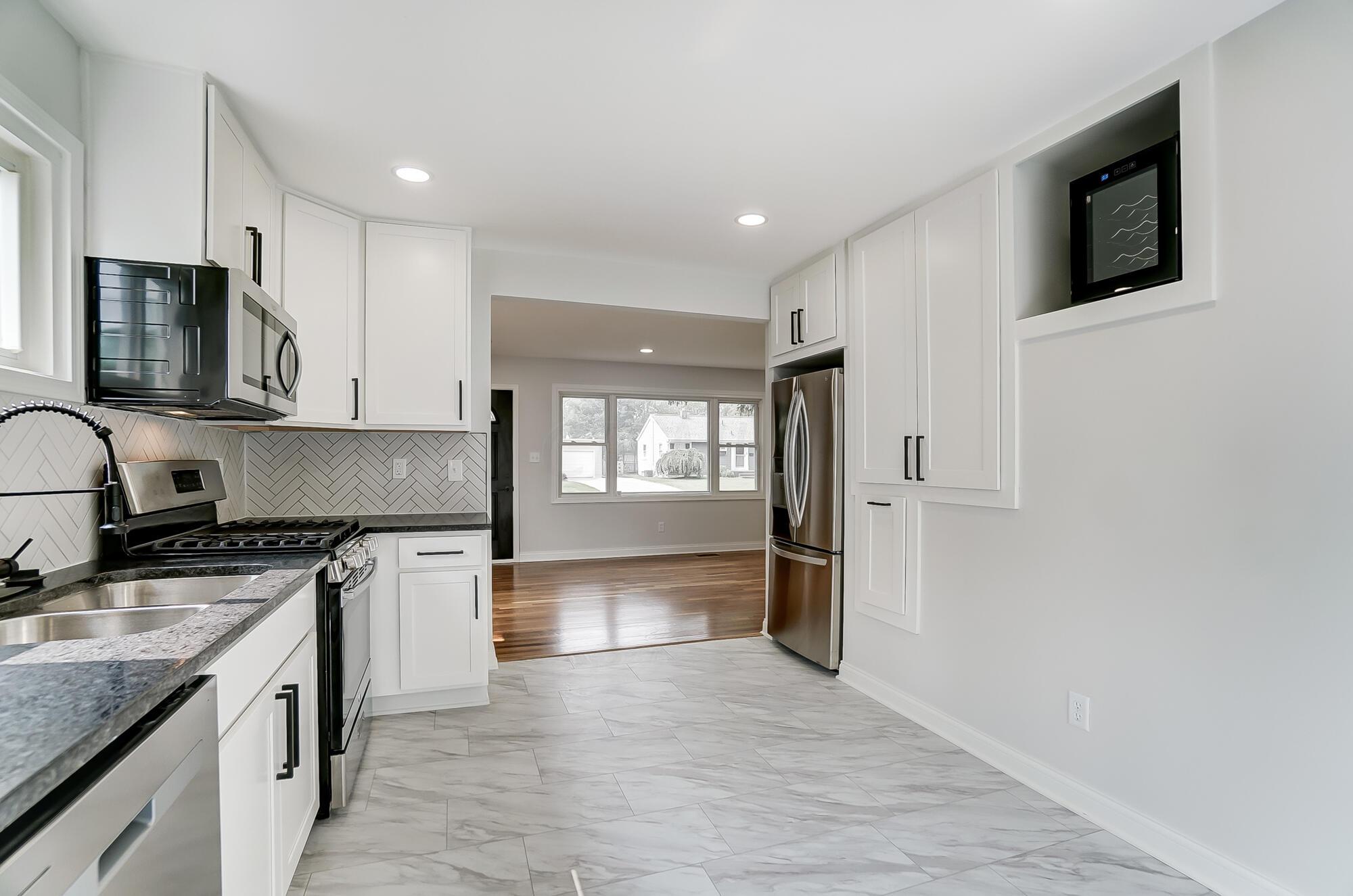 2166 Edgevale Road Columbus, OH 43221 - Photo 8 of 34 009