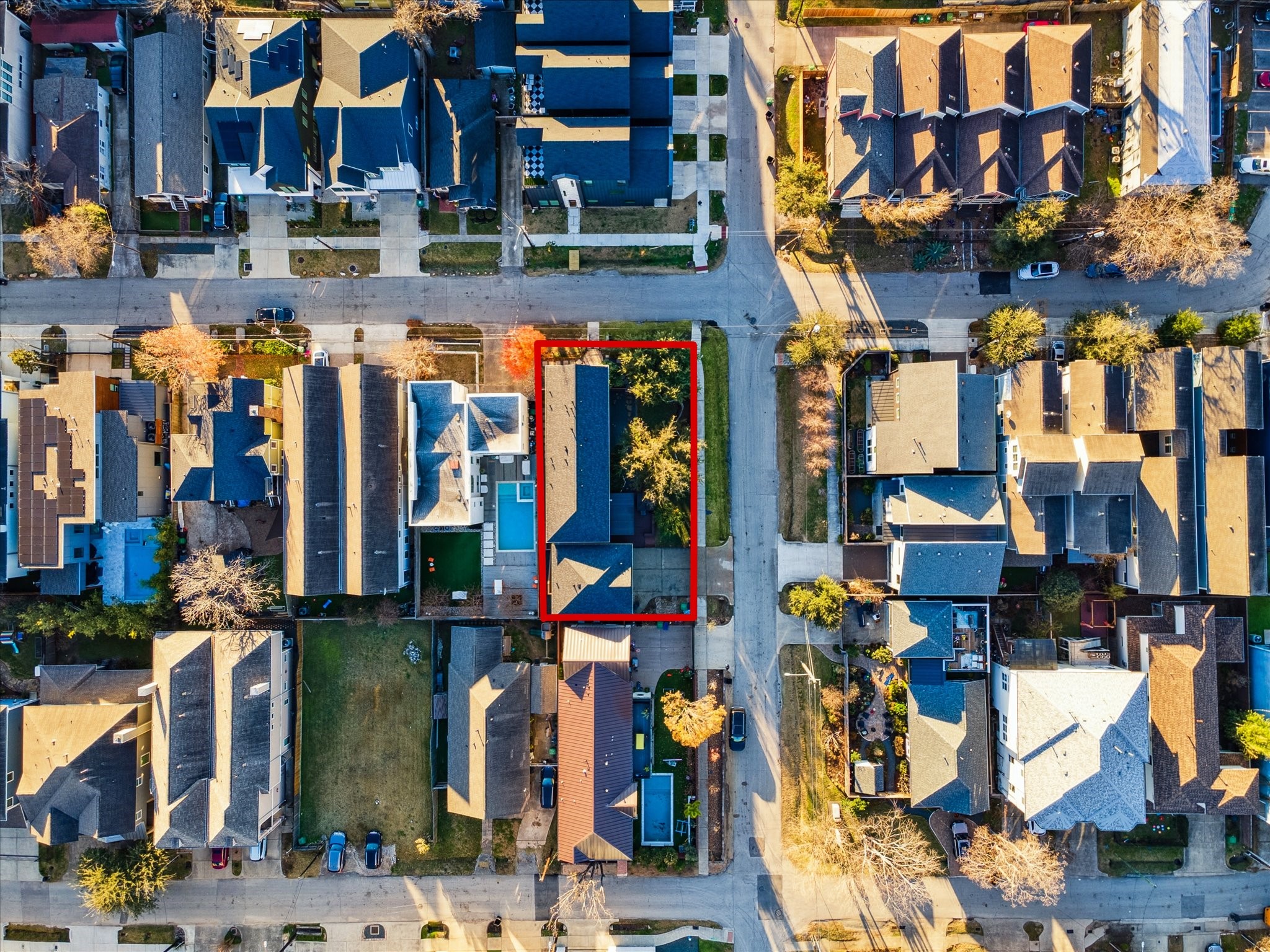 840 Alexander Street Houston, TX 77007 - Photo 34 of 39 Aerial view of 840 Alexander Street in The Heights. Easy walkable access to Love Elementary, surrounding grocery store, upscale bars and restaurants. This home is conveniently located close to the Heights Bike path connecting you all over the city. Take a walk with friends or train for your next quest on the hike and bike path.