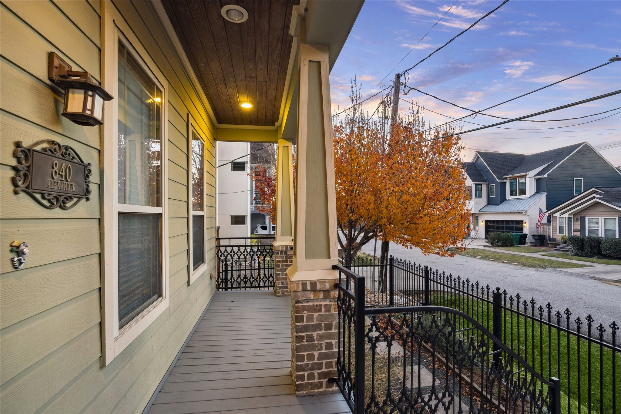 840 Alexander Street Houston, TX 77007 - Photo 5 of 39 Sip your coffee in the morning and an evening beverage on this perfectly elevated front porch while watching the rare Houston Autumn foliage fall.
