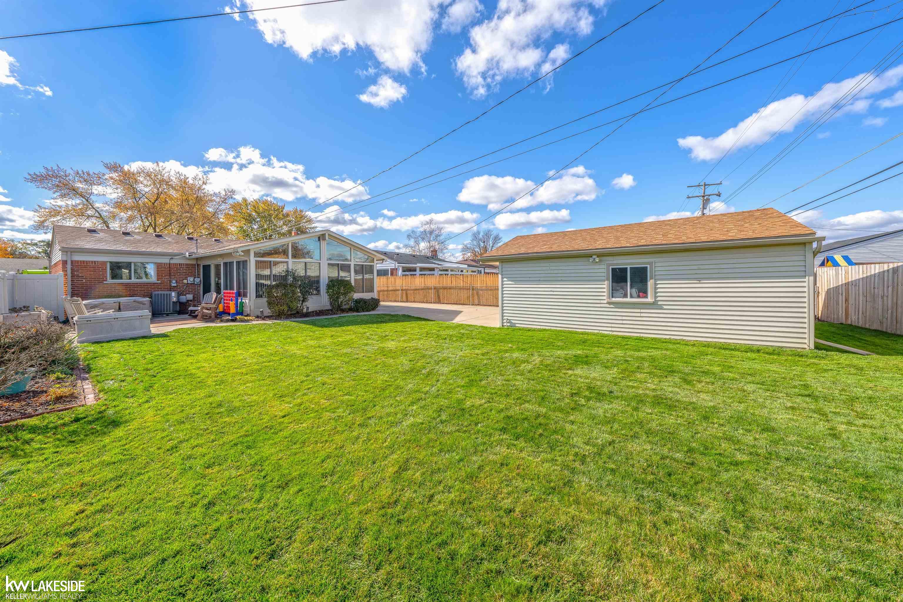 18127 Rainbow Road Fraser, MI 48026 - Photo 8 of 39 50127253-7.JPG