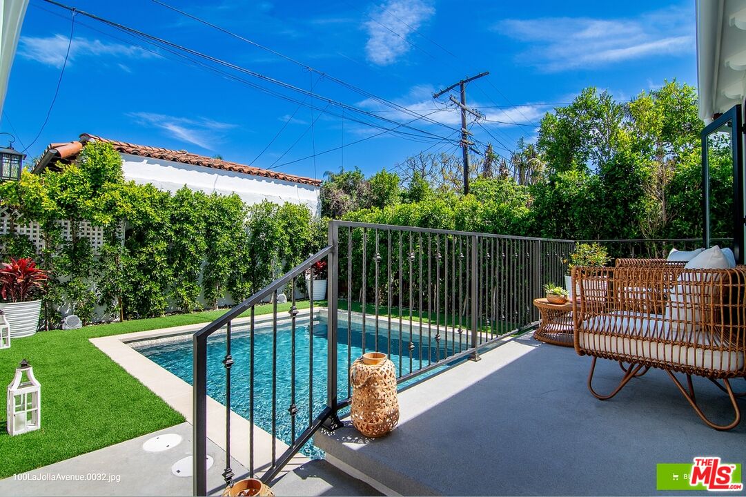 100 South La Jolla Avenue Los Angeles, CA 90048 - Photo 28 of 31 a view of a roof deck with couches