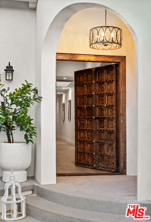 100 South La Jolla Avenue Los Angeles, CA 90048 - Photo 4 of 31 a view of wooden door