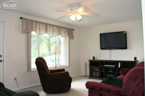 1408 Reid Road Flint, MI 48507 - Photo 7 of 20 20436083-6.JPG