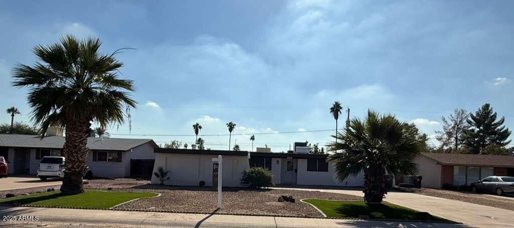 3619 West Griswold Road Phoenix, AZ 85051 - Photo 4 of 45 thumbnail_227a17f7-d144-4f01-b9d4-4f7382