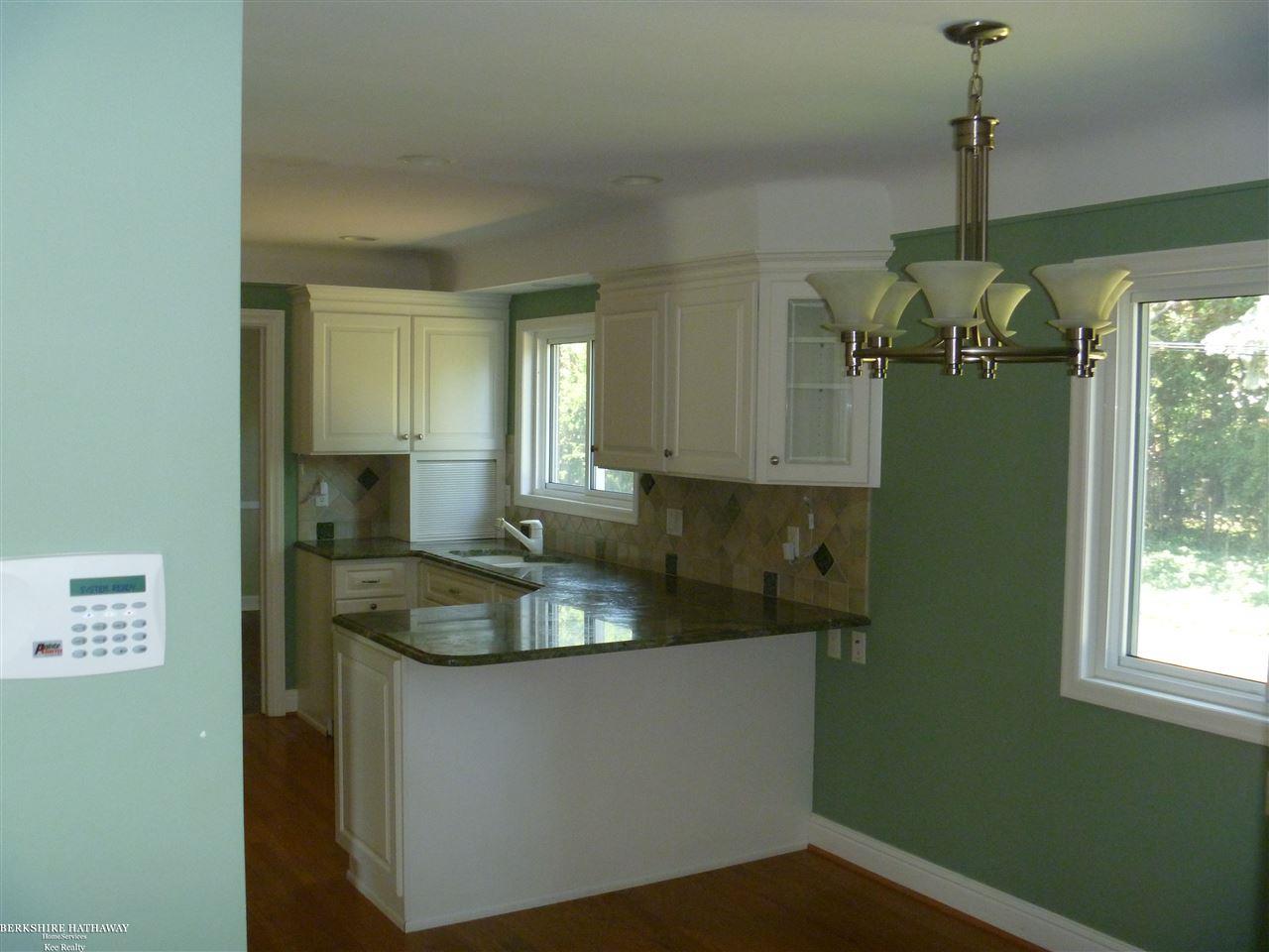 898 Canterbury Road Grosse Pointe Woods, MI 48236 - Photo 3 of 19