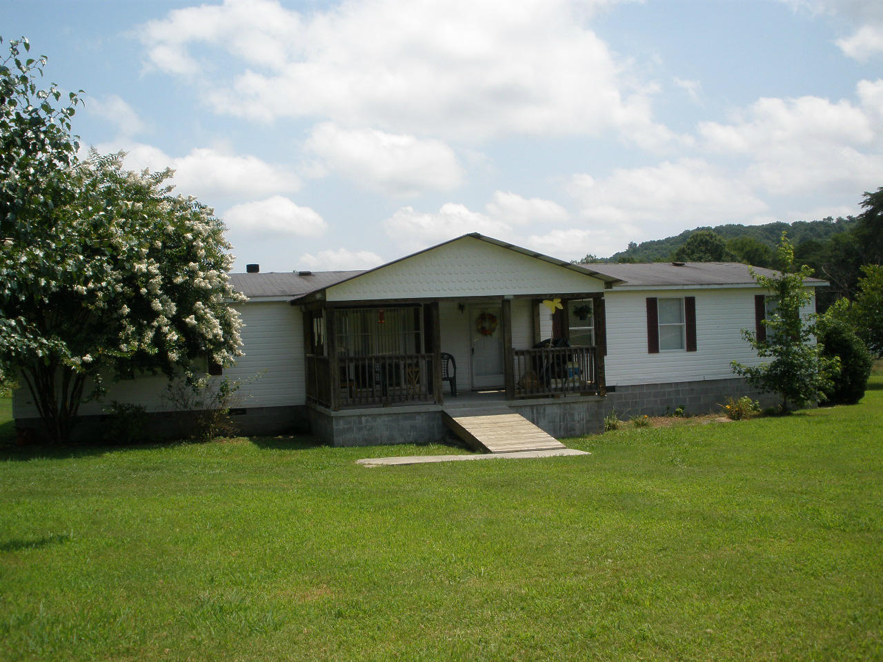 162 Ellis Road Kingston, TN 37763 - Photo 25 of 27 Ramp with covered front porch
