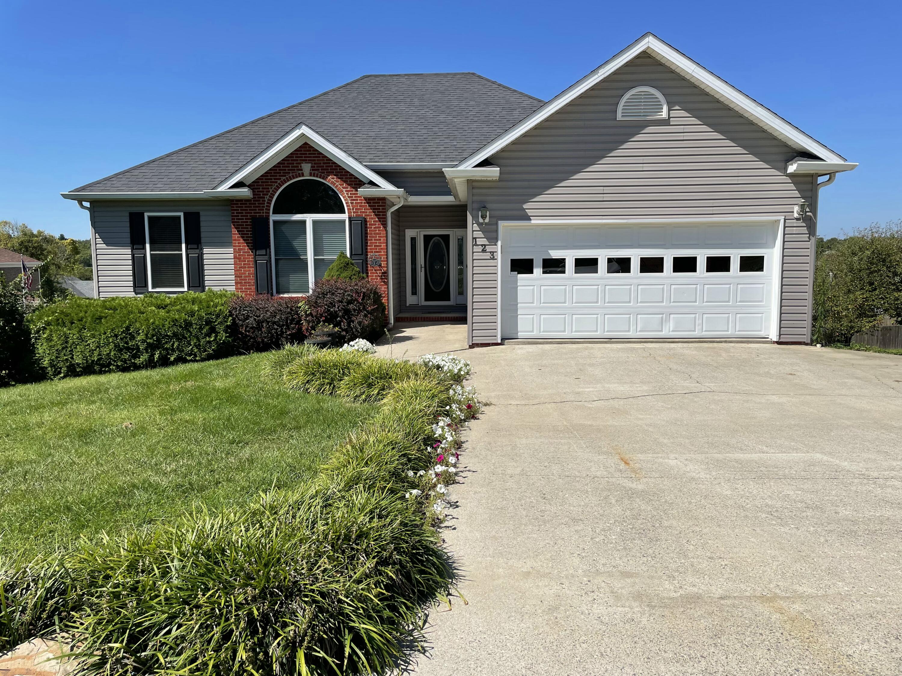 123 Ridgeview Road Danville, KY 40422 - Photo 3 of 24 IMG_0589