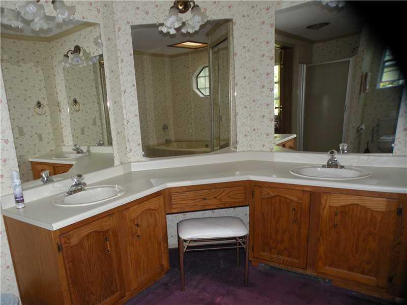 242 Hooper Ledge Road Paris, ME 04281 - Photo 14 of 16 Master Bath/Spa.