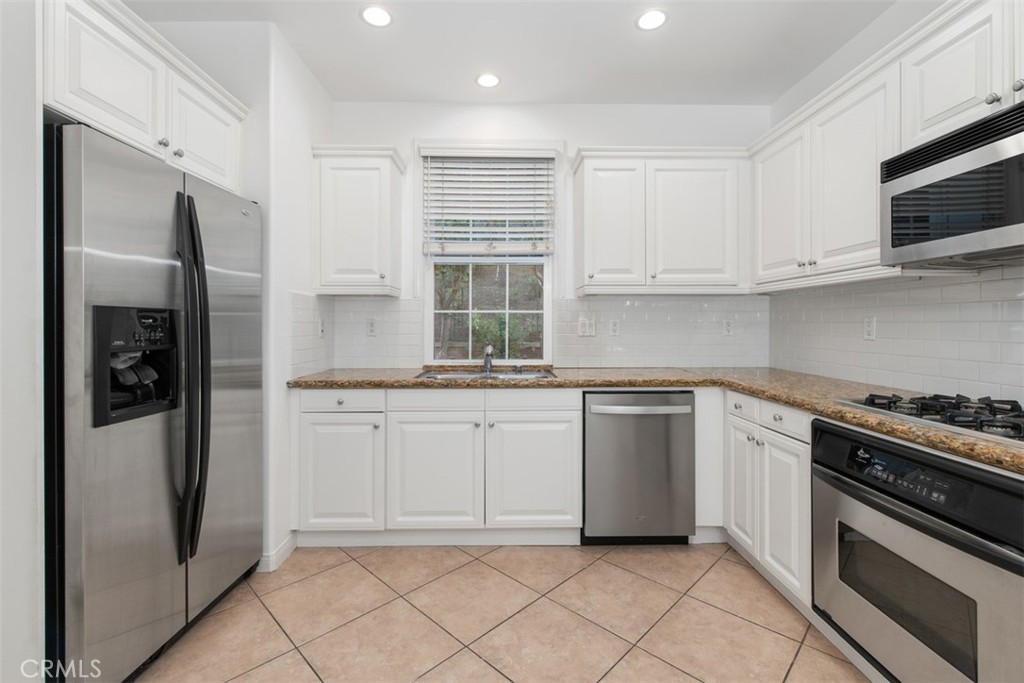 72 Clouds View Irvine, CA 92603 - Photo 20 of 51 Kitchen