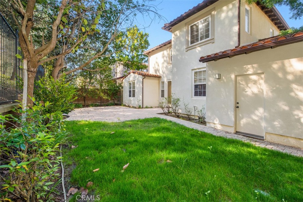 72 Clouds View Irvine, CA 92603 - Photo 28 of 43 a backyard of a house with table and chairs