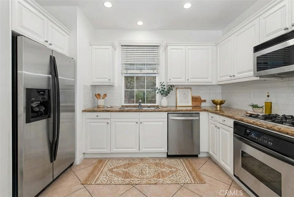 72 Clouds View Irvine, CA 92603 - Photo 8 of 51 Virtually Staged kitchen