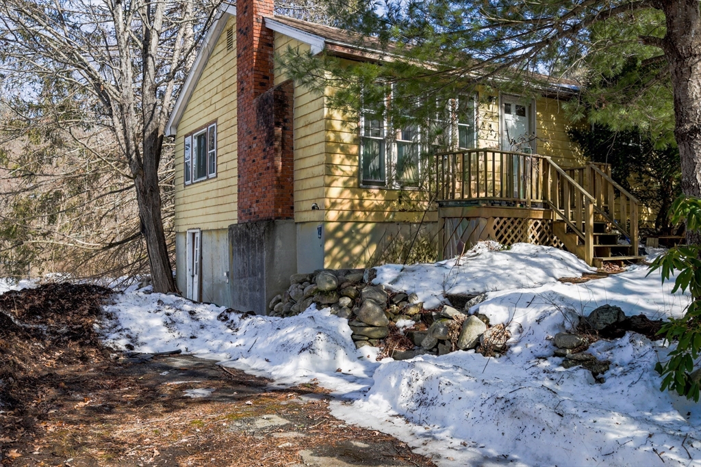 8 Old Meetinghouse Road Townsend, MA 01469 - Photo 1 of 17