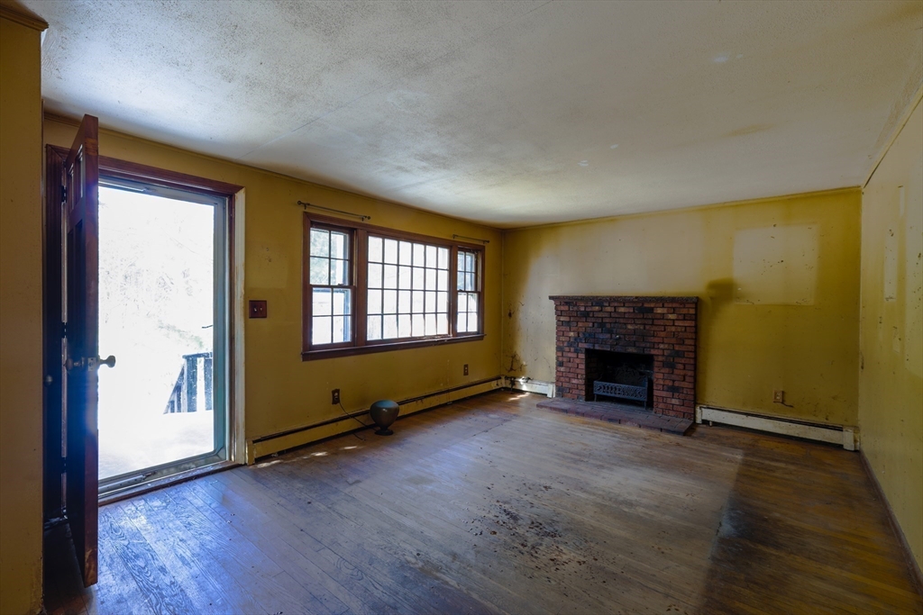 8 Old Meetinghouse Road Townsend, MA 01469 - Photo 4 of 17