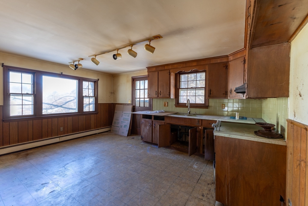 8 Old Meetinghouse Road Townsend, MA 01469 - Photo 6 of 17