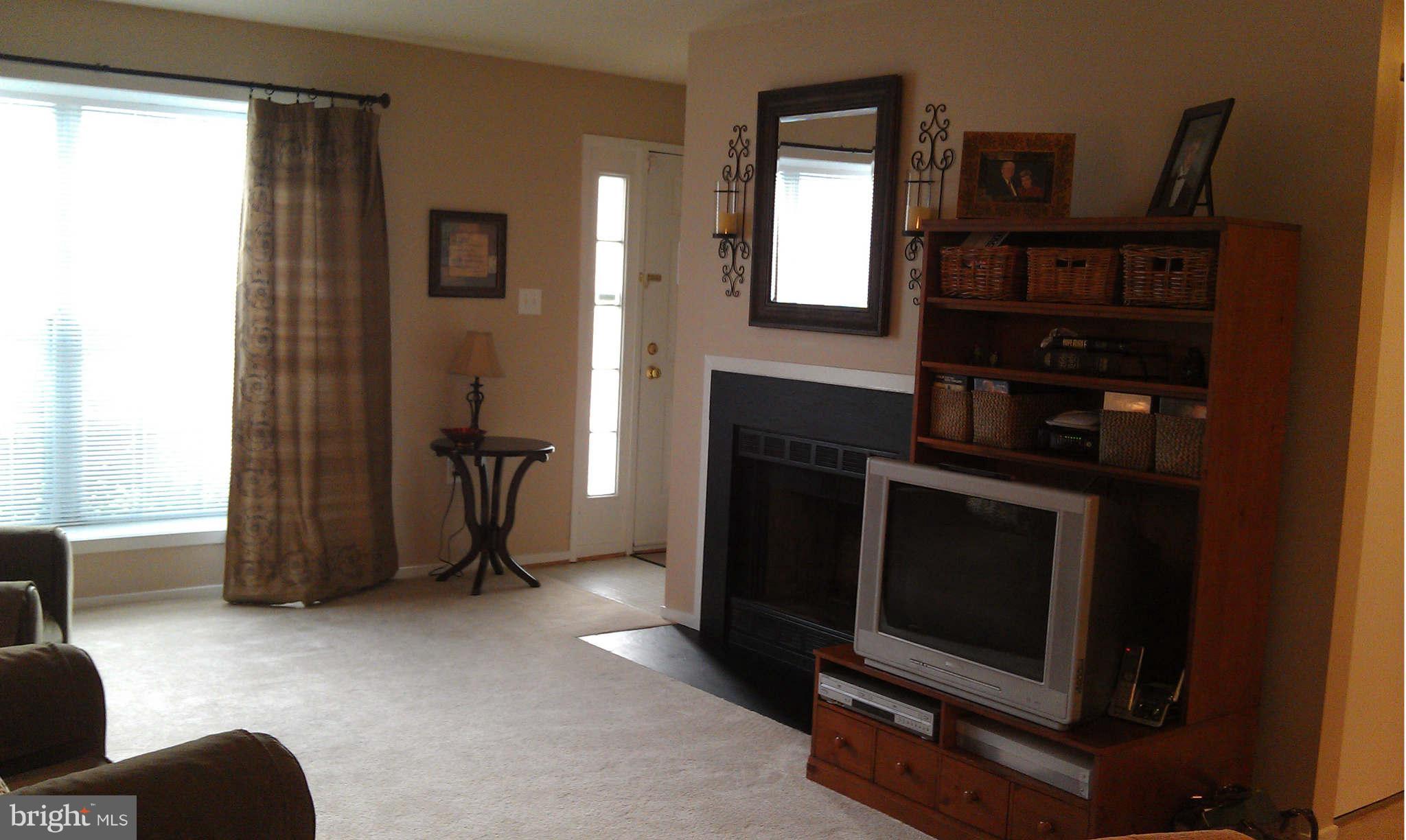 7823 Harrowgate Circle, Unit 138 Springfield, VA 22152 - Photo 3 of 19 Living Room