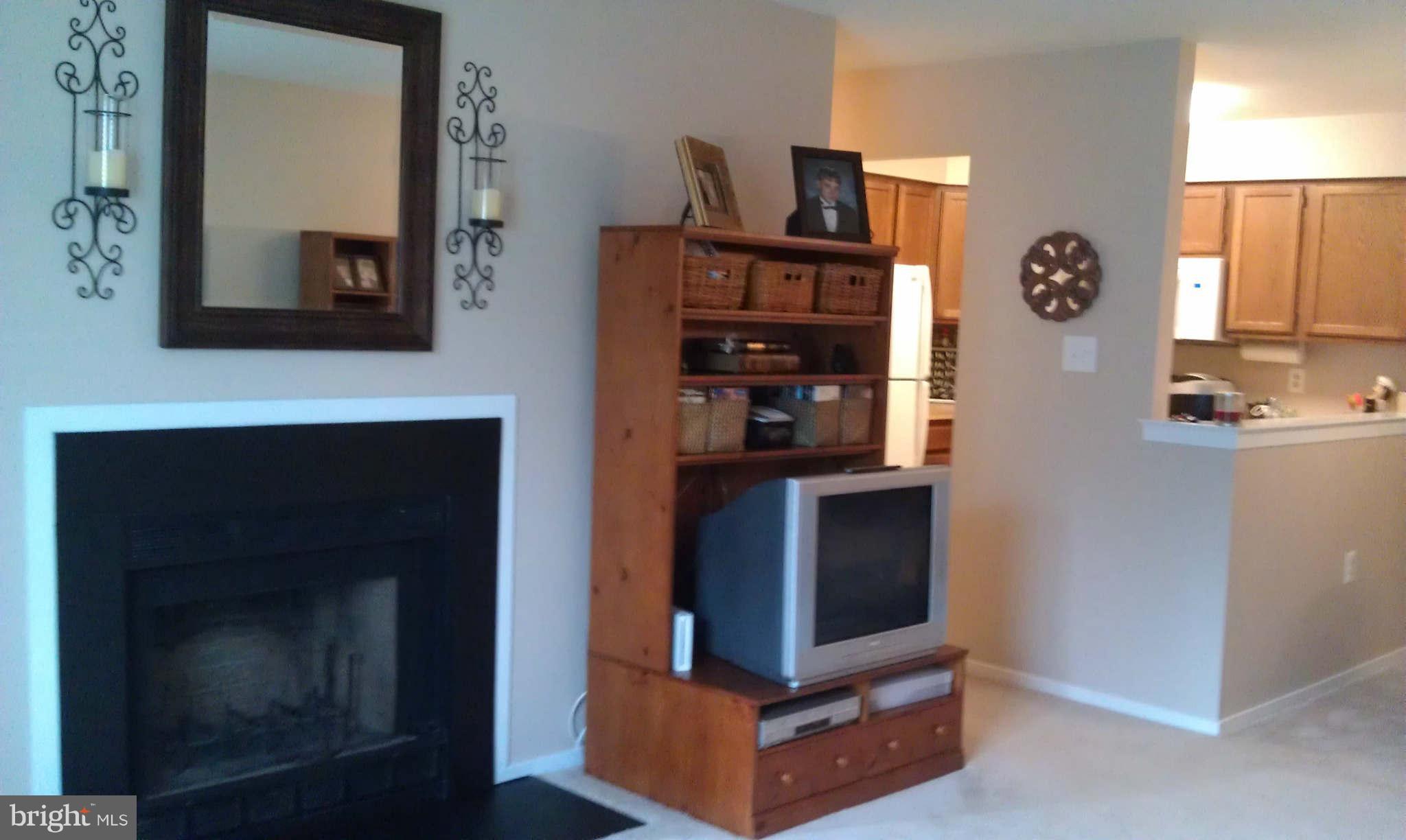 7823 Harrowgate Circle, Unit 138 Springfield, VA 22152 - Photo 6 of 19 Living Room