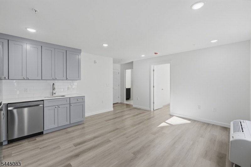 566 Springfield Avenue, Unit 305 Newark, NJ 07103 - Photo 3 of 11