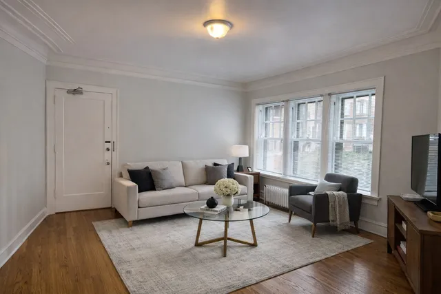 $1,600 | 618.5 Sheridan Road, Unit 1S, Evanston, IL 60202