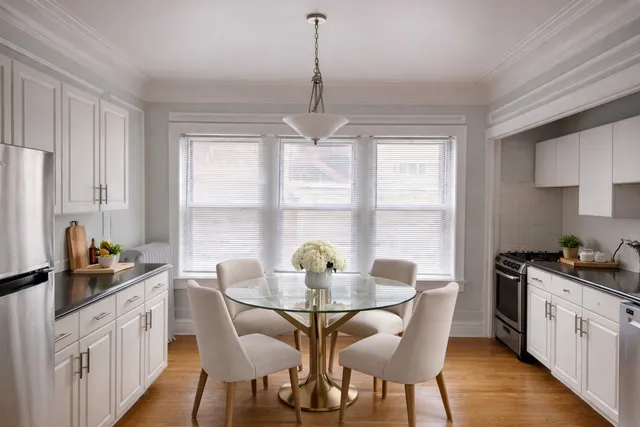 $1,600 | 618.5 Sheridan Road, Unit 1S, Evanston, IL 60202