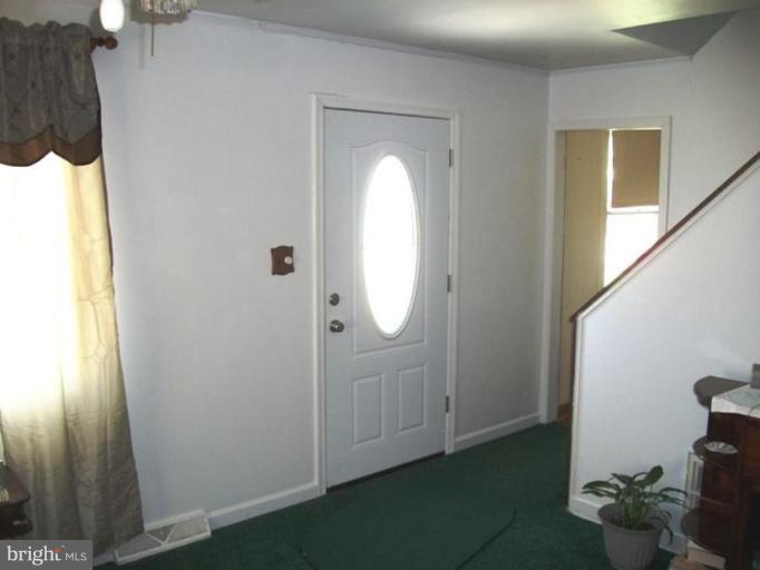 8205 Watersedge Road Dundalk, MD 21222 - Photo 7 of 23 Entrance / Foyer
