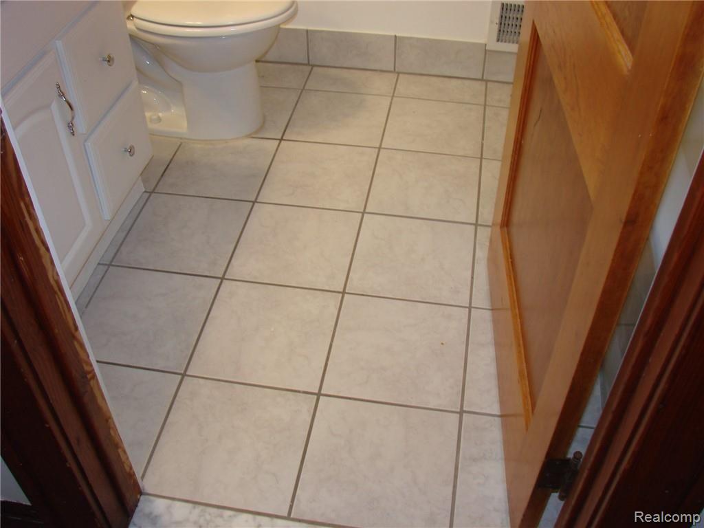 17005 Stephens Eastpointe, MI 48021 - Photo 16 of 18
