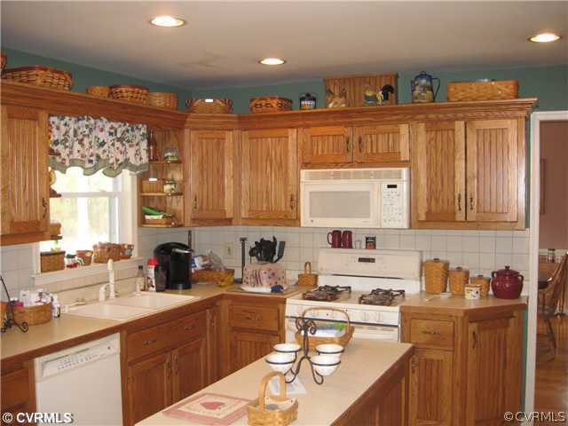 1398 Fletcher Chapel Road Kenbridge, VA 23944 - Photo 18 of 20 Kitchen
