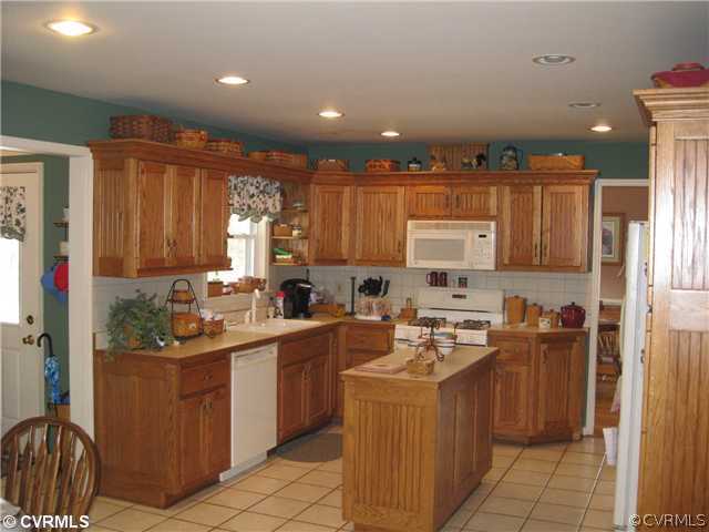 1398 Fletcher Chapel Road Kenbridge, VA 23944 - Photo 3 of 20 Kitchen