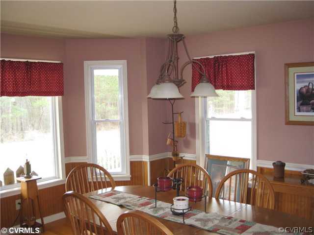 1398 Fletcher Chapel Road Kenbridge, VA 23944 - Photo 9 of 20 Dining Room