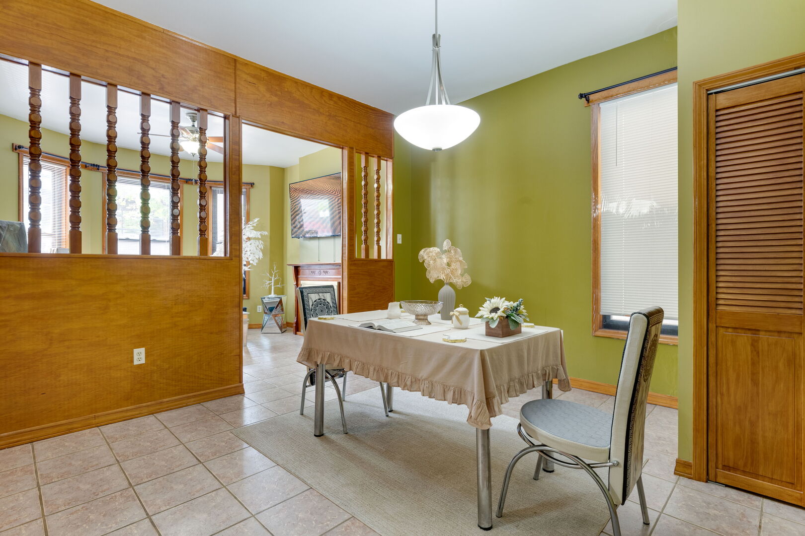 2312 West Taylor Street Chicago, IL 60612 - Photo 4 of 13 a view of a dining room with furniture and chandelier
