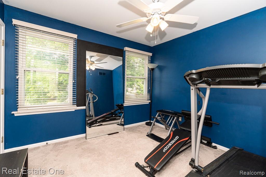 606 Whitney Drive Rochester, MI 48307 - Photo 26 of 42 606 Whitney_MLS-029.jpg