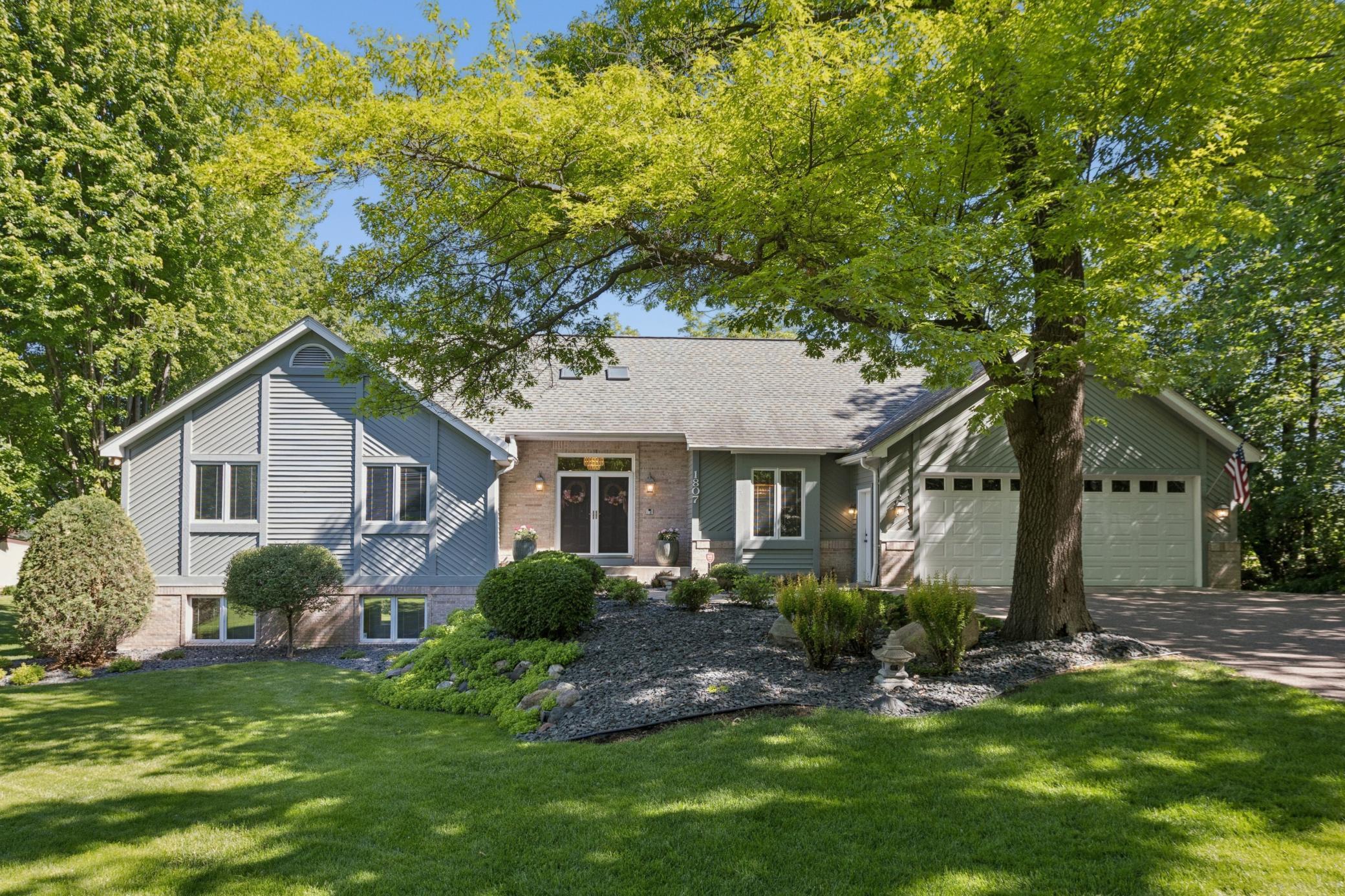1807 Timberline Trail Minnetonka, MN 55305 - Photo 4 of 48