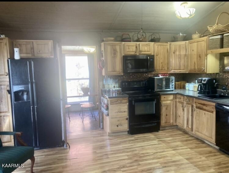 285 Scott Wyatt Road Deer Lodge, TN 37726 - Photo 13 of 34 D490C5FC-B6FB-43E0-83DA-52E52048A3AD