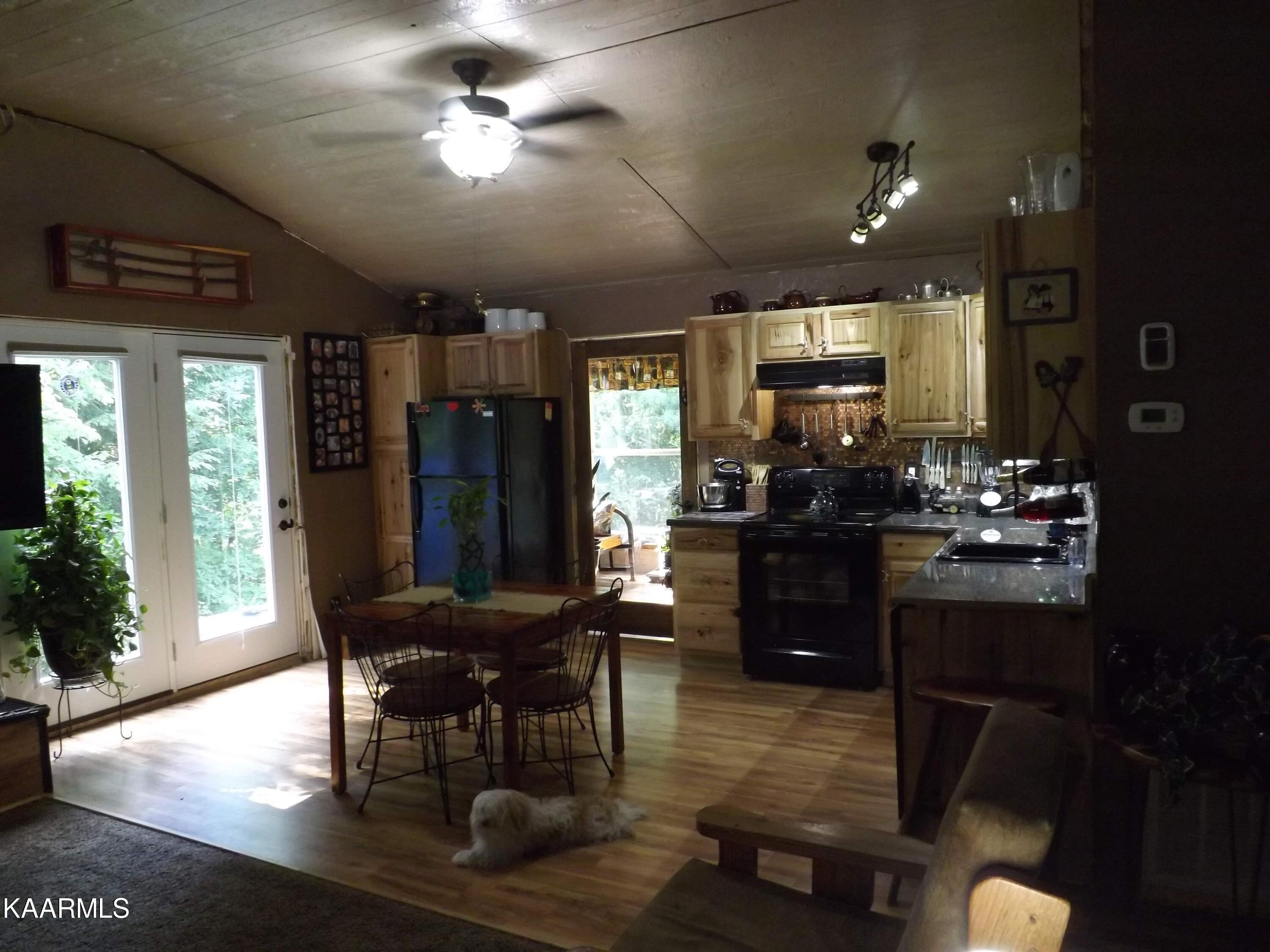 285 Scott Wyatt Road Deer Lodge, TN 37726 - Photo 18 of 34 A74598DB-90B7-46C6-BB47-050DDFA7CC29