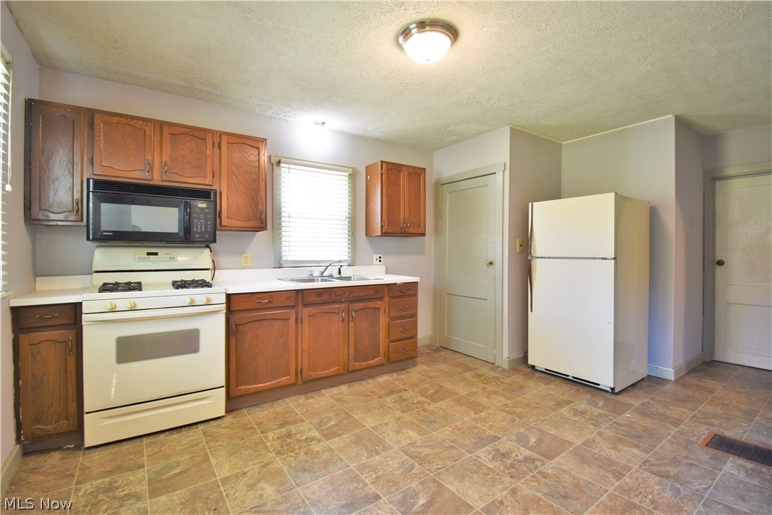 3422 Bell Wick Road Hubbard, OH 44425 - Photo 5 of 31 Gallery Image 5