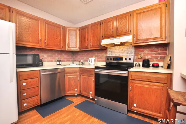 $239,000 | 703 Twin Circle Drive, Unit 703, South Windsor, CT 06074