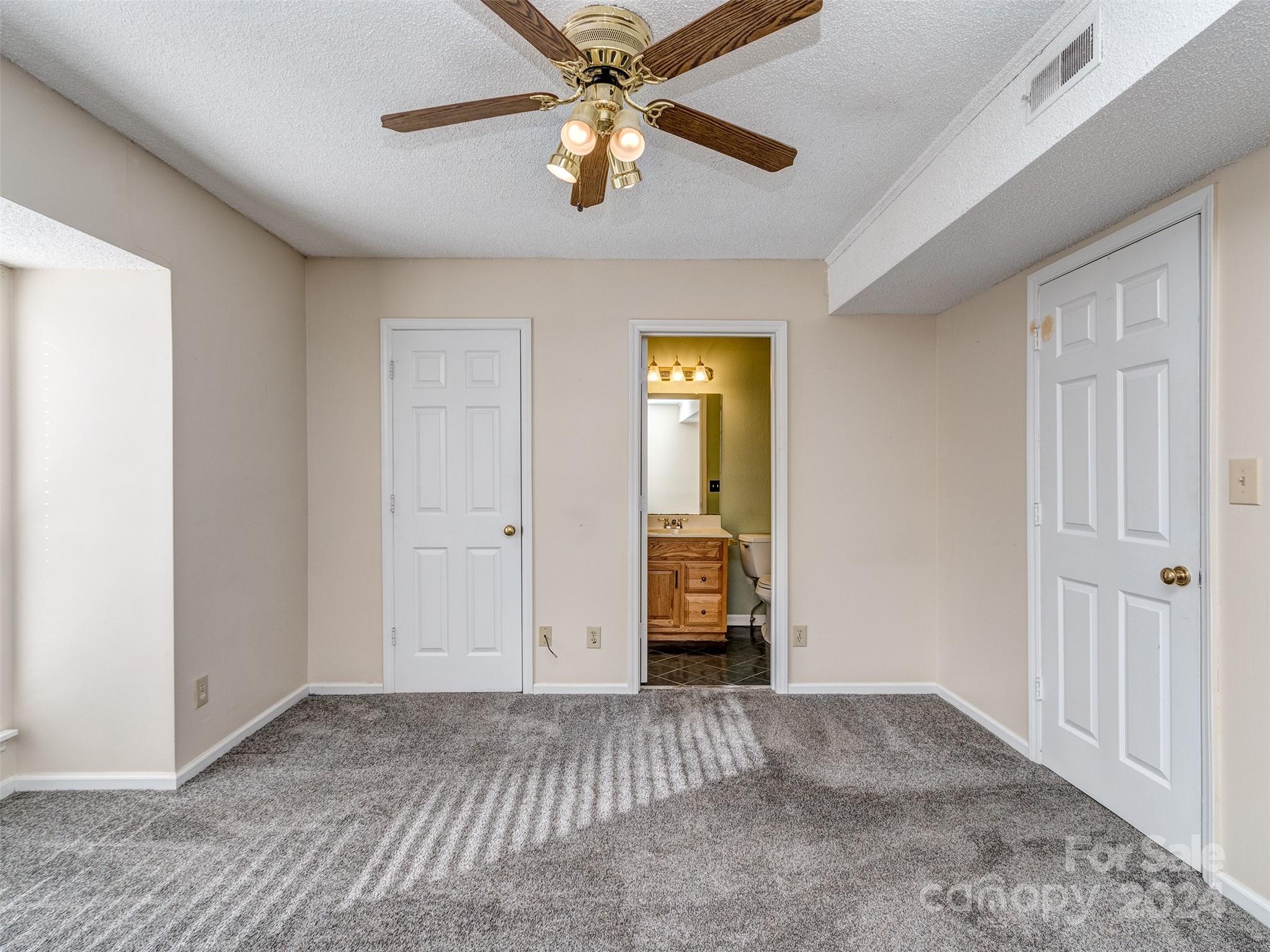 11014 Cedar View Road Charlotte, NC 28226 - Photo 19 of 32 a view of livingroom with workspace