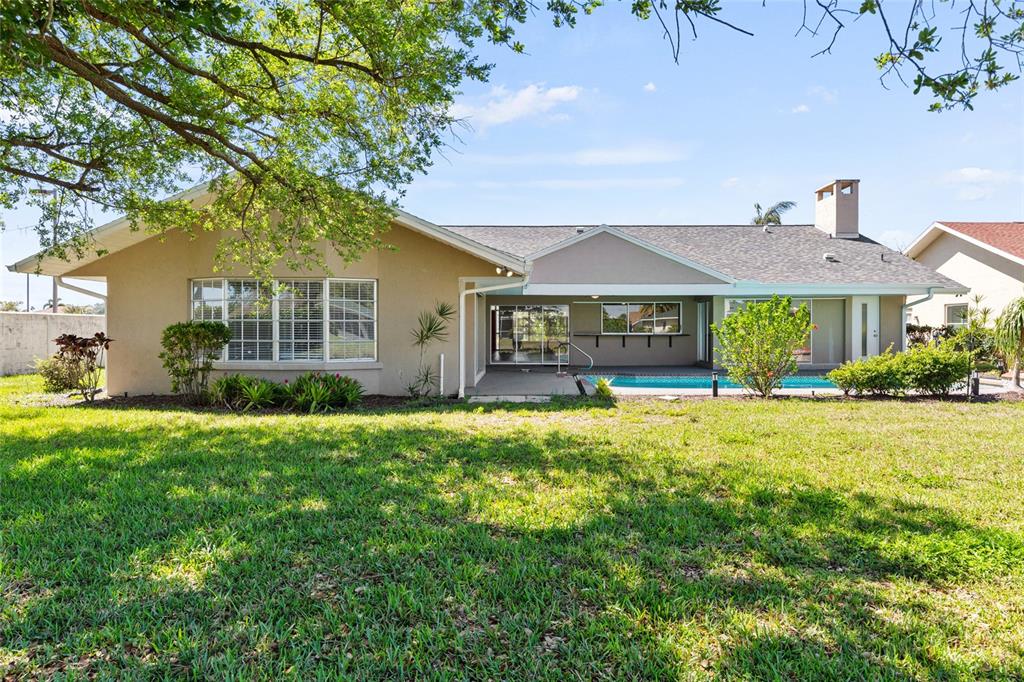1009 Kings Court Venice, FL 34293 - Photo 20 of 25 a front view of a house with a garden