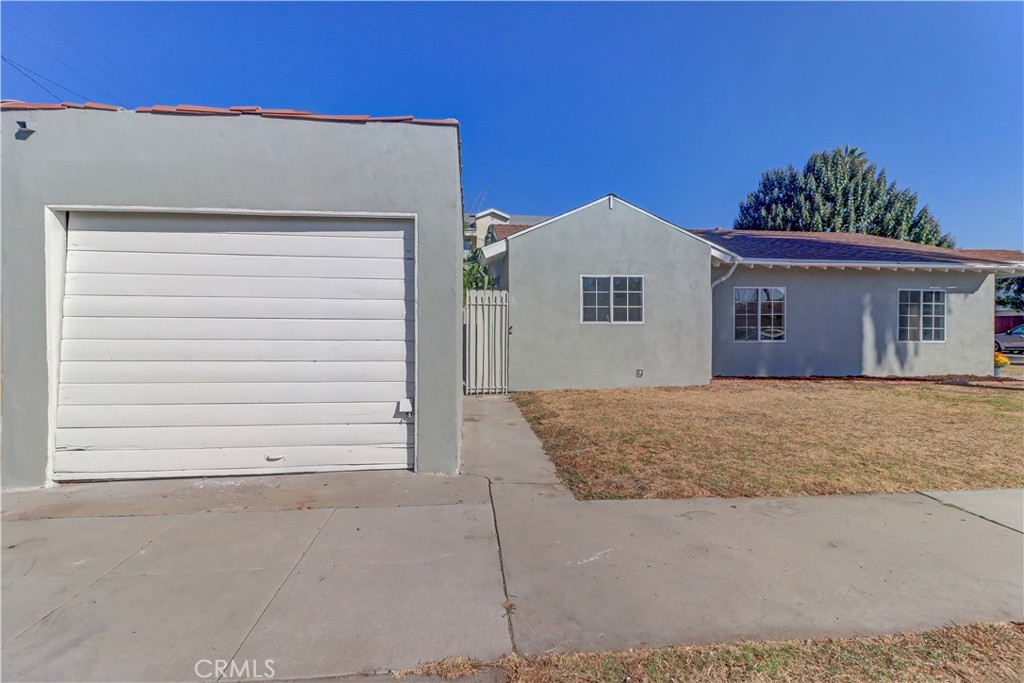 1101 Dawson Avenue Long Beach, CA 90804 - Photo 6 of 26 a house with a outdoor space