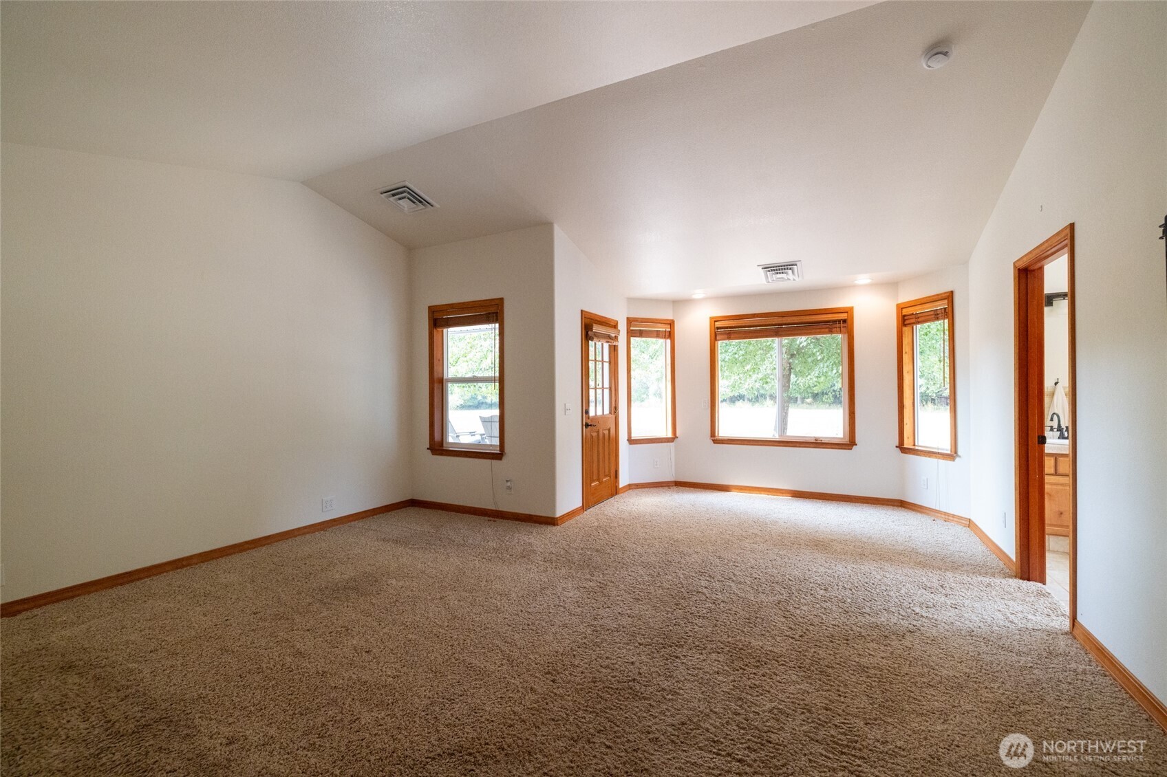 461 East Avery Road, Unit 35 Chehalis, WA 98532 - Photo 28 of 39 an empty room with windows