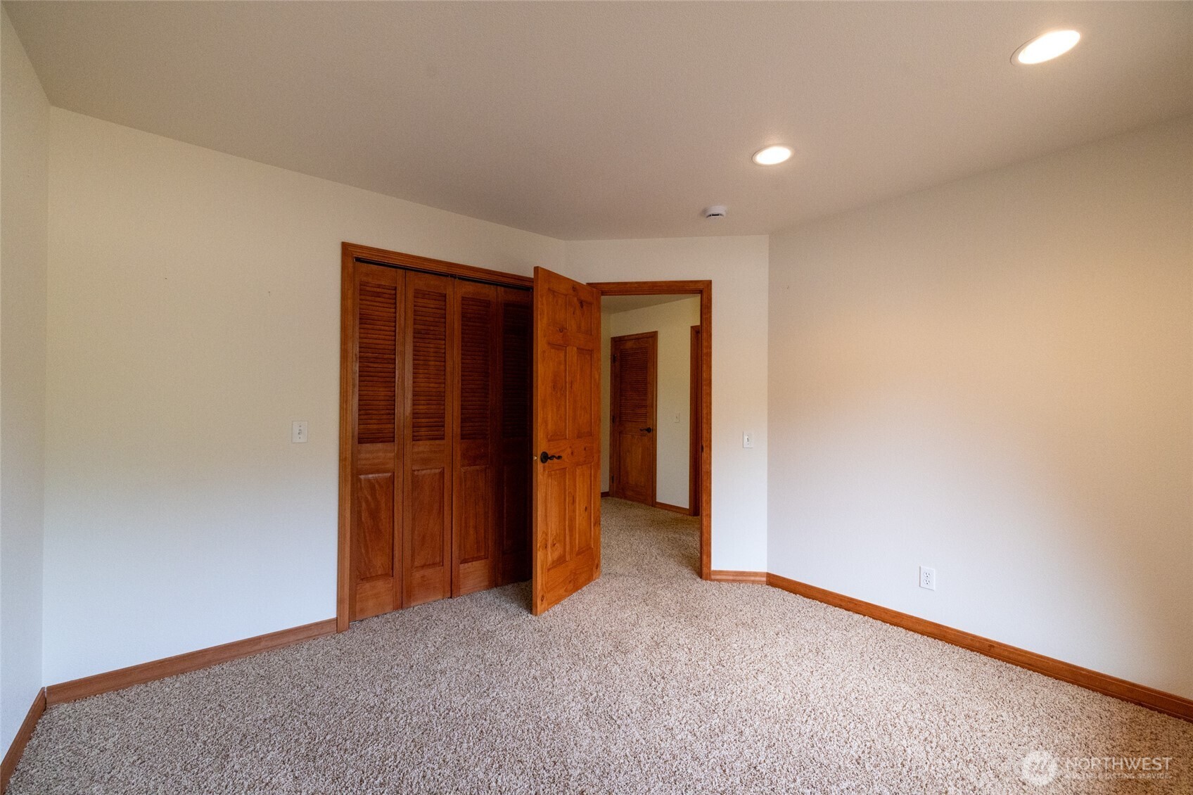 461 East Avery Road, Unit 35 Chehalis, WA 98532 - Photo 34 of 39 an empty room with closet and bathroom