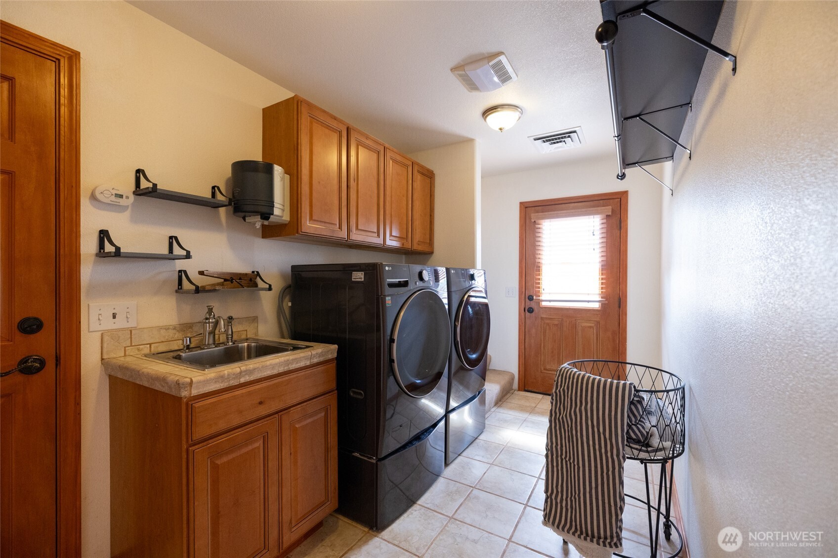 461 East Avery Road, Unit 35 Chehalis, WA 98532 - Photo 36 of 39 a kitchen with stainless steel appliances granite countertop a sink stove and refrigerator