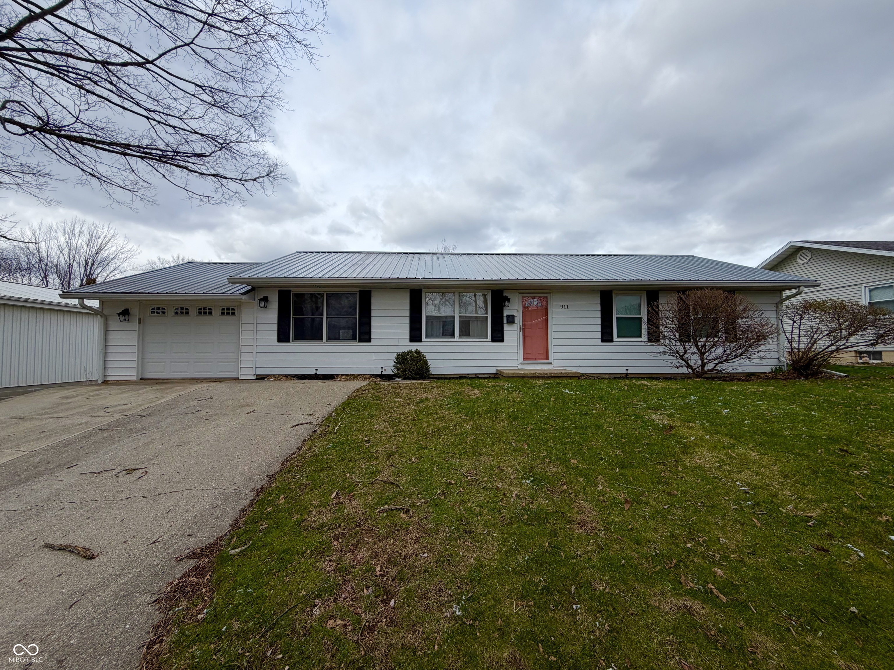 911 Sunset Drive Covington, IN 47932 - Photo 1 of 16