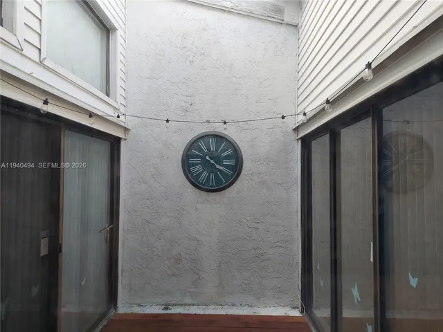 a view of entryway with a kitchen