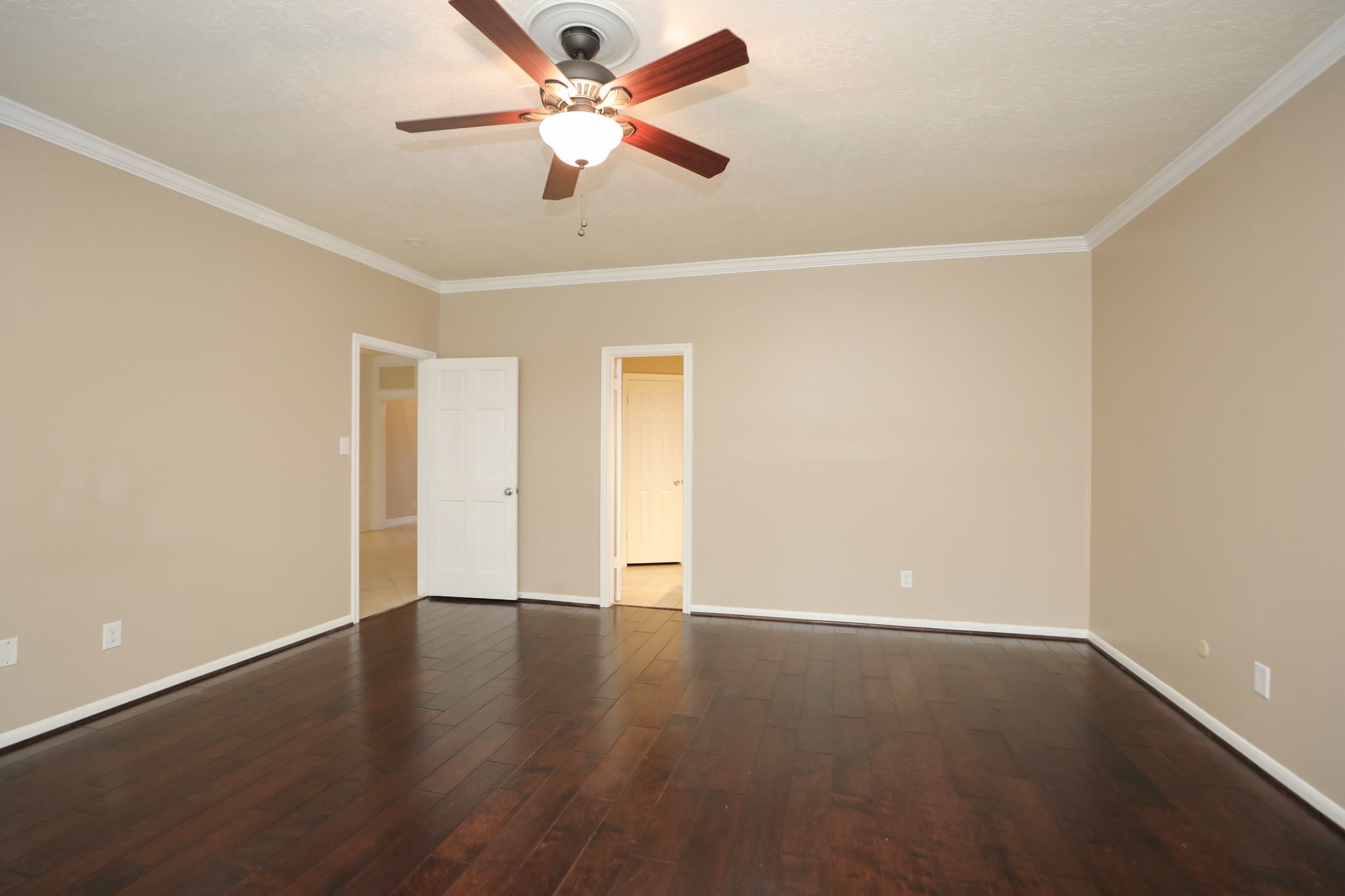 9311 Windrush Drive Spring, TX 77379 - Photo 22 of 50 View toward the bathroom entrance and living room on left.
