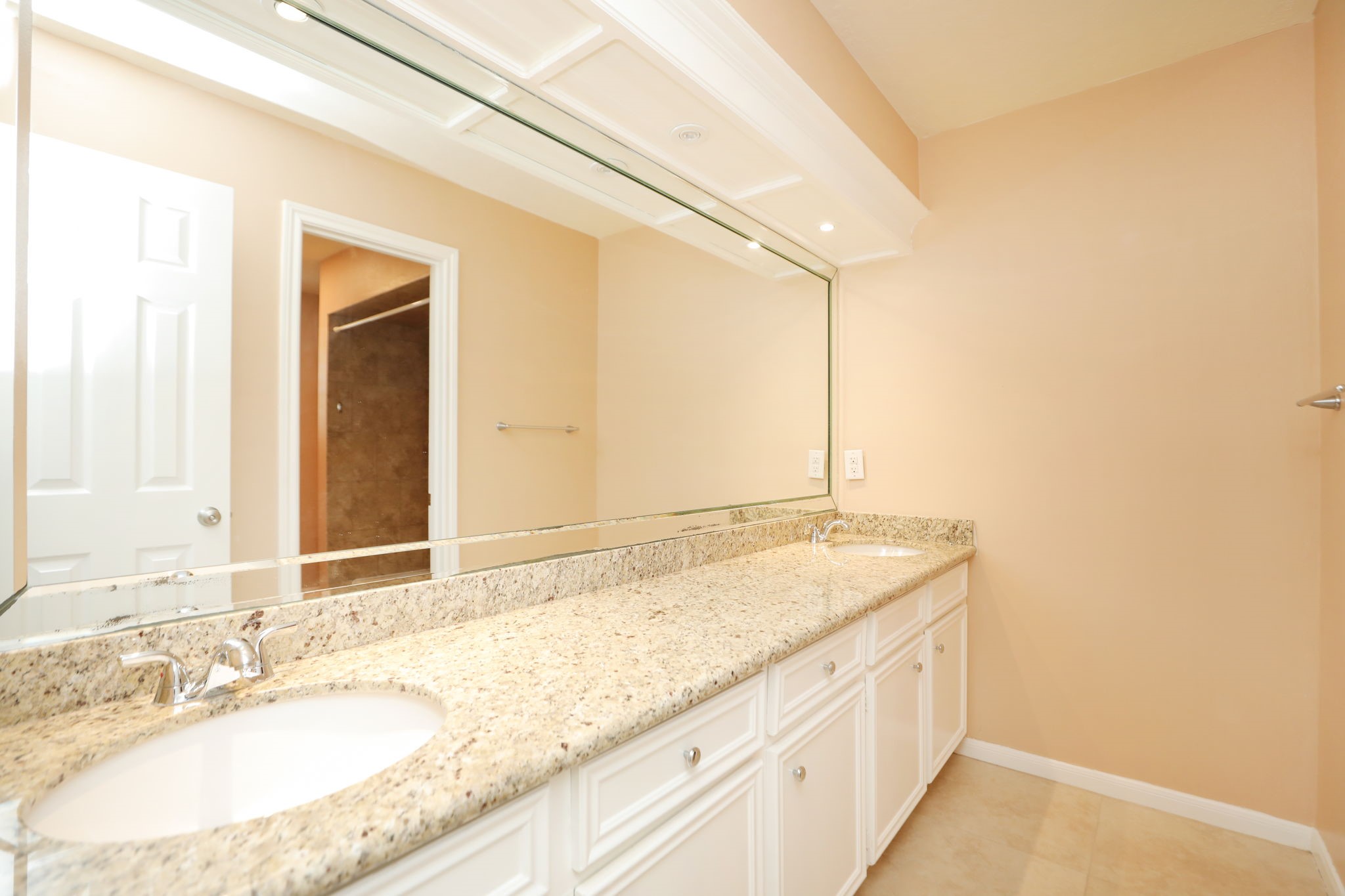 9311 Windrush Drive Spring, TX 77379 - Photo 29 of 50 Hollywood bathroom upstairs connects bedrooms 3 & 4.