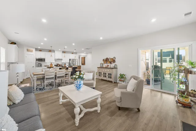 $399,900 | 1672 Jessamine Drive, Woodruff, SC 29388