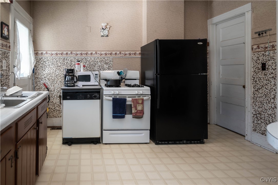 316 North Jay Street Rome, NY 13440 - Photo 23 of 44