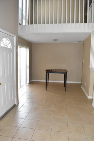 a view of livingroom with furniture