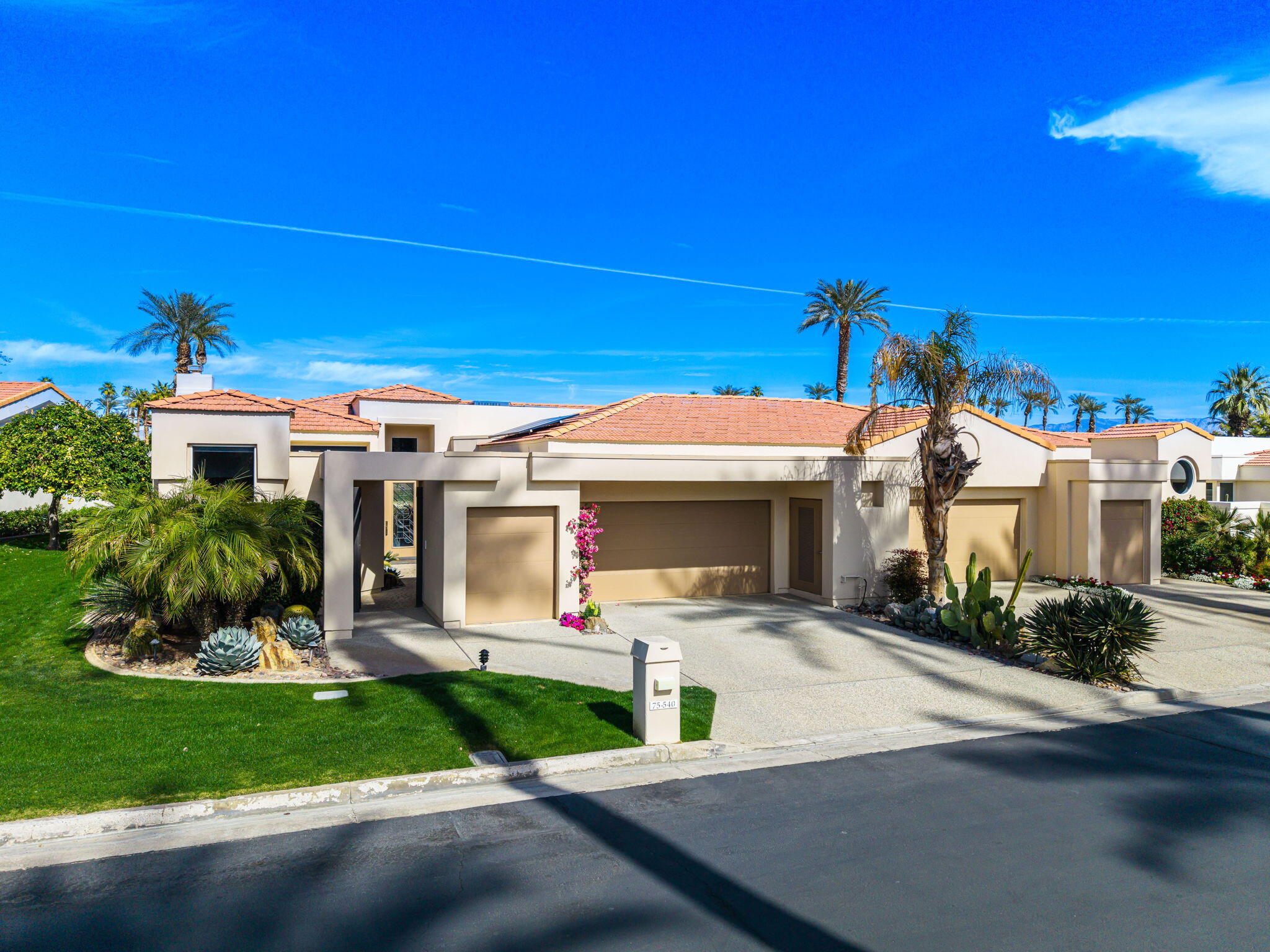 75540 Vista Del Rey Indian Wells, CA 92210 - Photo 8 of 47 2-web-or-mls-BLWVistaDelRey_OPMG_0225_00